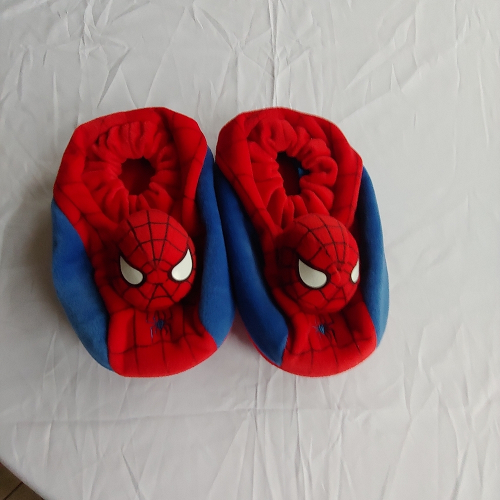Spiderman slippers size 4-5 excellent condition